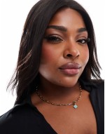 Curve necklace with open link tbar design with semi precious style square pendant in gold tone