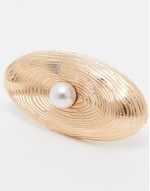 oval ring with pearl detail in gold