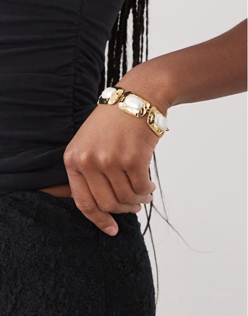 chateau vintage style bracelet in gold