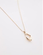 Neni necklace with molten pendant in gold tone