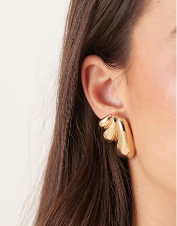 stud earrings in bubble design in gold tone