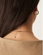 lariat necklace with leaf detail in worn gold