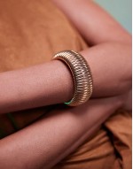 bracelet with wide chain detail in gold tone