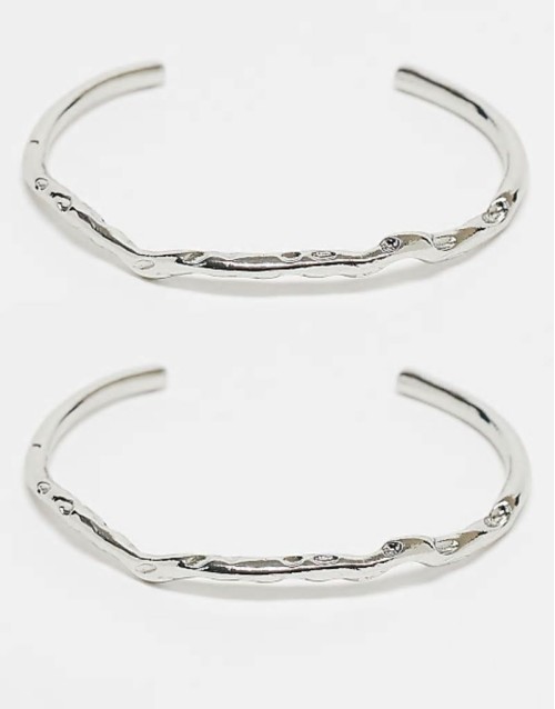 pack of 2 cuff bracelets with molten texture in silver tone