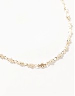 Curve string heart necklace in gold