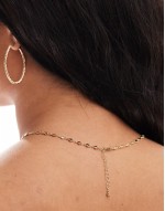 Curve string heart necklace in gold