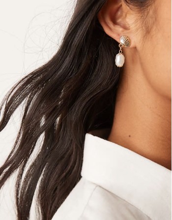 shell stud earrings with pearl drop in gold